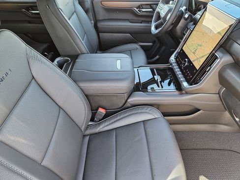 New 2026 GMC Yukon Denali w/ Denali Reserve Package AWD/4WD image 10