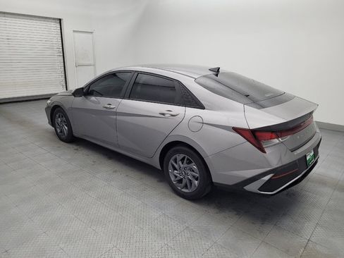 Used 2024 Hyundai Elantra SEL FWD image 3