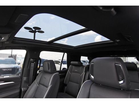 Used 2025 Cadillac Escalade Premium Luxury AWD/4WD image 29