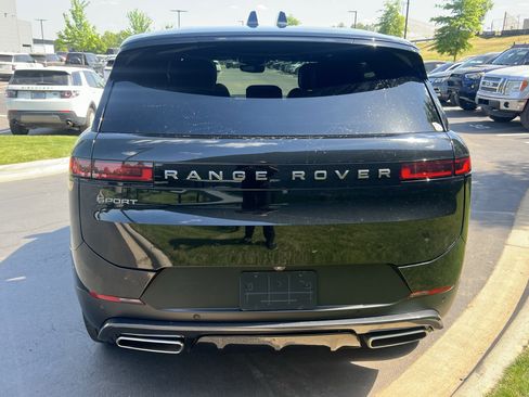 Used 2024 Land Rover Range Rover Sport SE AWD/4WD image 6