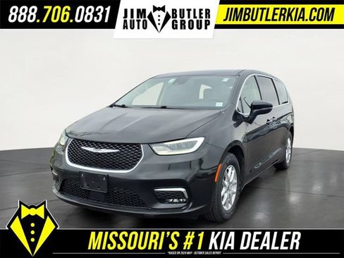 Used 2023 Chrysler Pacifica Touring-L FWD image 1