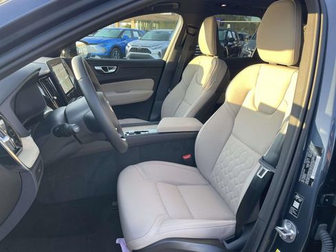 Used 2026 Volvo XC60 B5 Core w/ Climate Package AWD/4WD image 8