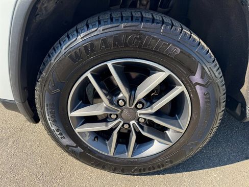 Used 2019 Jeep Grand Cherokee Limited image 9