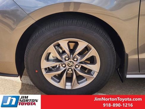 New 2026 Toyota Sienna XLE FWD image 9