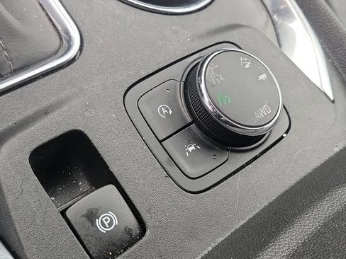Used 2022 Chevrolet Traverse Premier AWD/4WD image 21