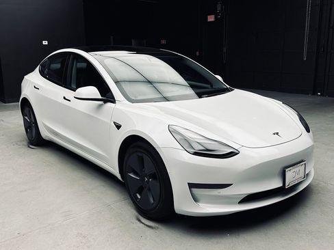 Used 2022 Tesla Model 3 RWD image 9