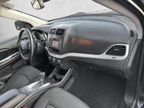 Used 2019 Dodge Journey SE image 20