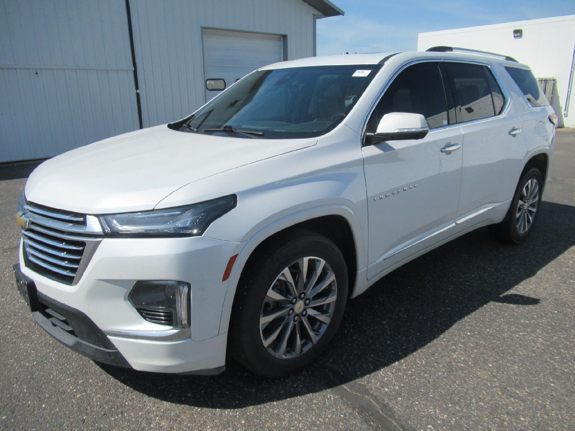 Certified 2022 Chevrolet Traverse Premier w/ LPO, Floor Liner Package AWD/4WD image 1