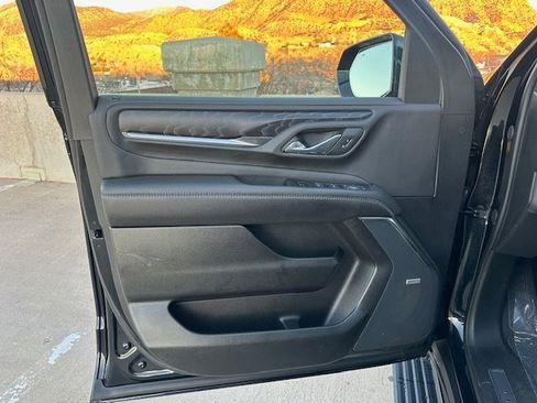 Used 2023 GMC Yukon XL Denali image 11