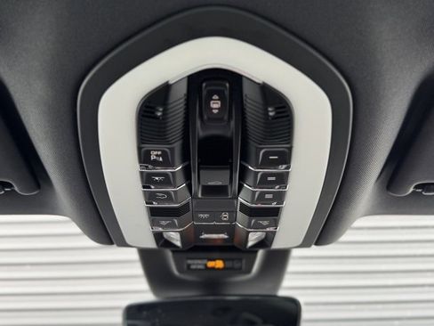 Certified 2023 Porsche Macan image 30