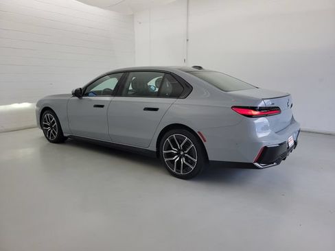 Used 2026 BMW 740i xDrive AWD/4WD image 7