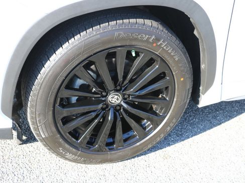 Used 2023 Toyota Highlander XSE image 14