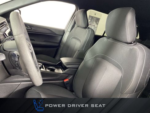 Used 2023 Jeep Grand Cherokee Altitude image 16