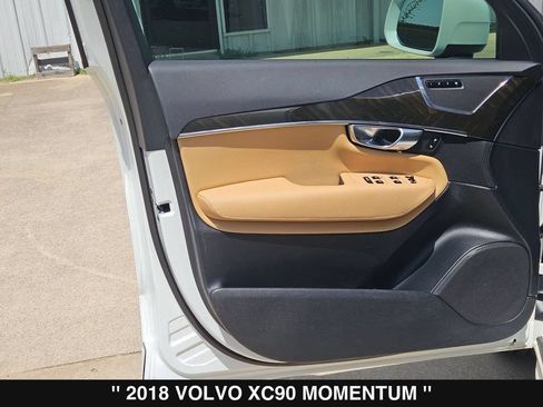Used 2018 Volvo XC90 T6 Momentum w/ Convenience Package AWD/4WD image 14
