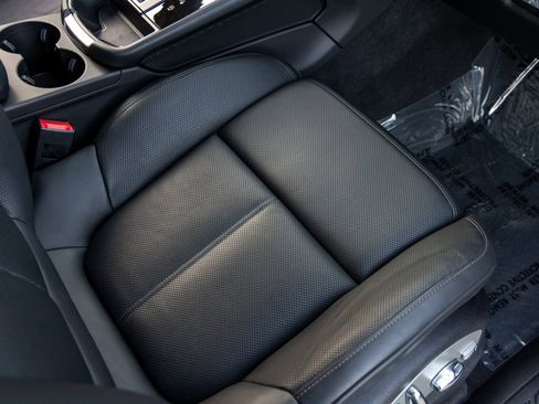 Certified 2025 Porsche Macan image 48