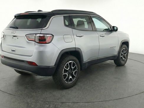 Used 2025 Jeep Compass Trailhawk image 9