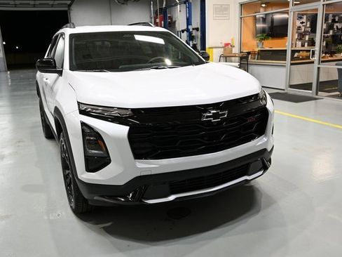 New 2026 Chevrolet Equinox RS w/ LPO, Floor Liner Package image 3