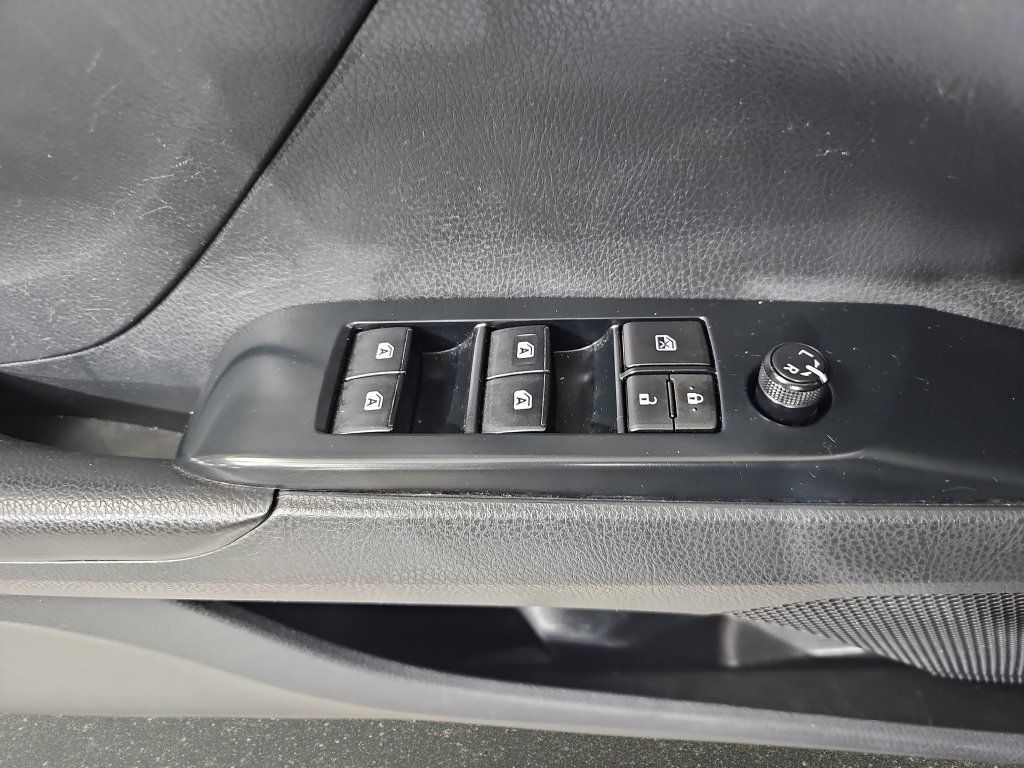 Used 2018 Toyota Camry SE w/ Convenience Package FWD image 29
