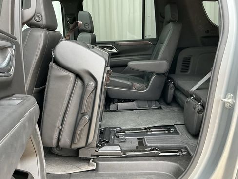 Used 2023 Chevrolet Suburban Z71 w/ Luxury Package AWD/4WD image 20