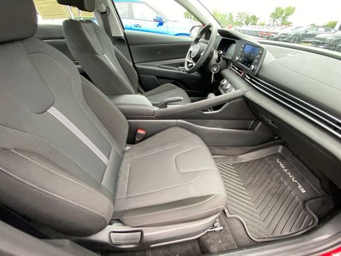 Used 2025 Hyundai Elantra SE FWD image 26