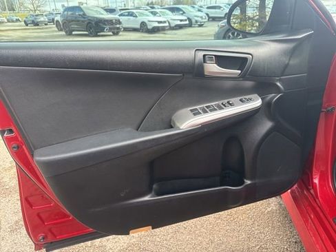 Used 2014 Toyota Camry SE image 11