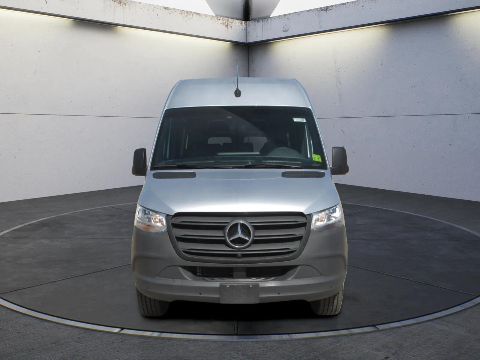 Used 2024 Mercedes-Benz Sprinter 2500 image 3