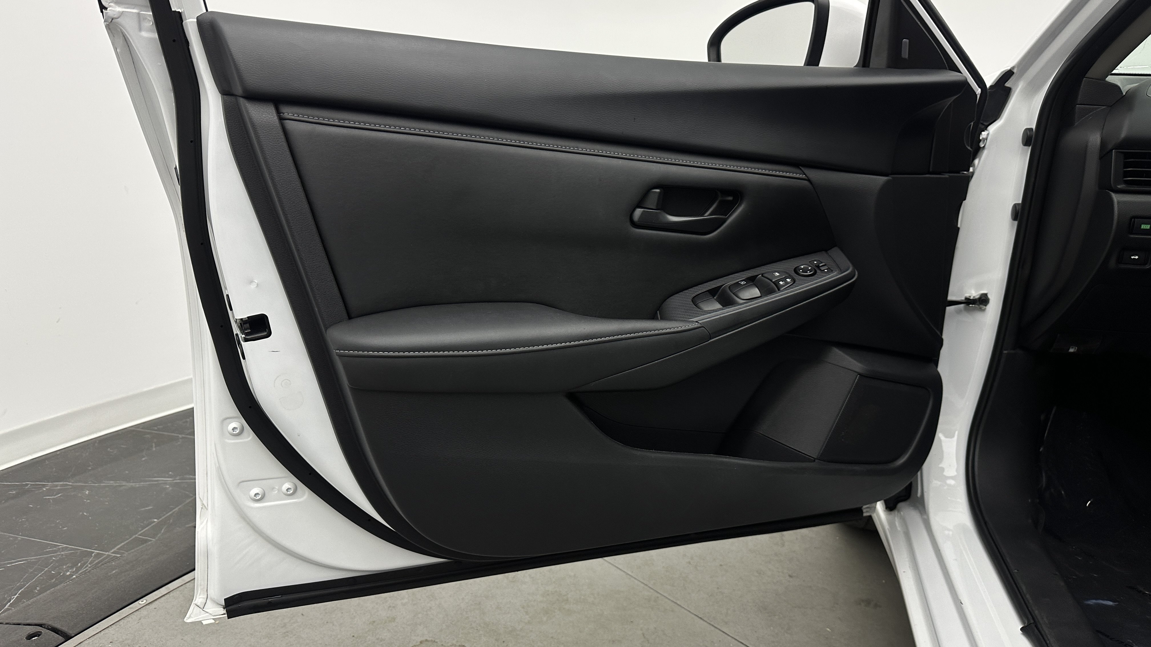 Used 2024 Nissan Sentra S w/ Lighting Package FWD image 10
