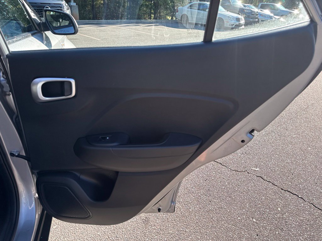 Used 2025 Hyundai Venue SEL FWD image 37