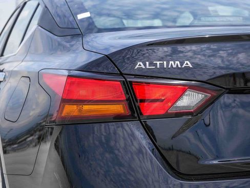 Used 2025 Nissan Altima 2.5 S FWD image 9