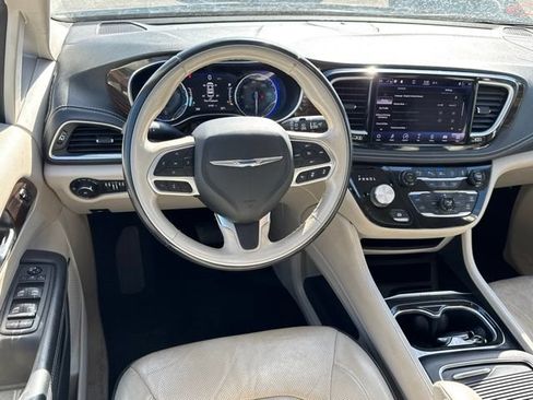 Used 2021 Chrysler Pacifica Limited w/ Premium & Safety Sphere Group AWD/4WD image 10