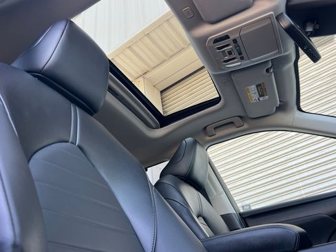 Used 2023 Toyota Highlander XLE FWD image 17