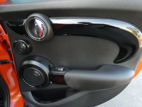 Used 2019 MINI Cooper S w/ Premium Package image 41