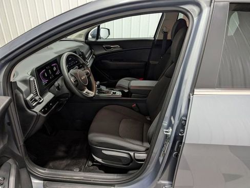 Used 2025 Kia Sportage LX image 13