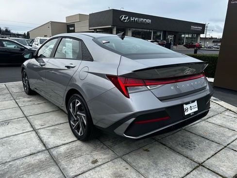 Certified 2025 Hyundai Elantra SEL image 9