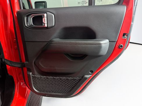 Used 2025 Jeep Wrangler Unlimited Sahara AWD/4WD image 30
