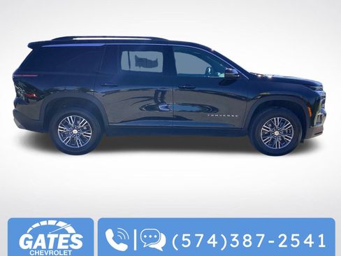 Used 2025 Chevrolet Traverse LT image 10