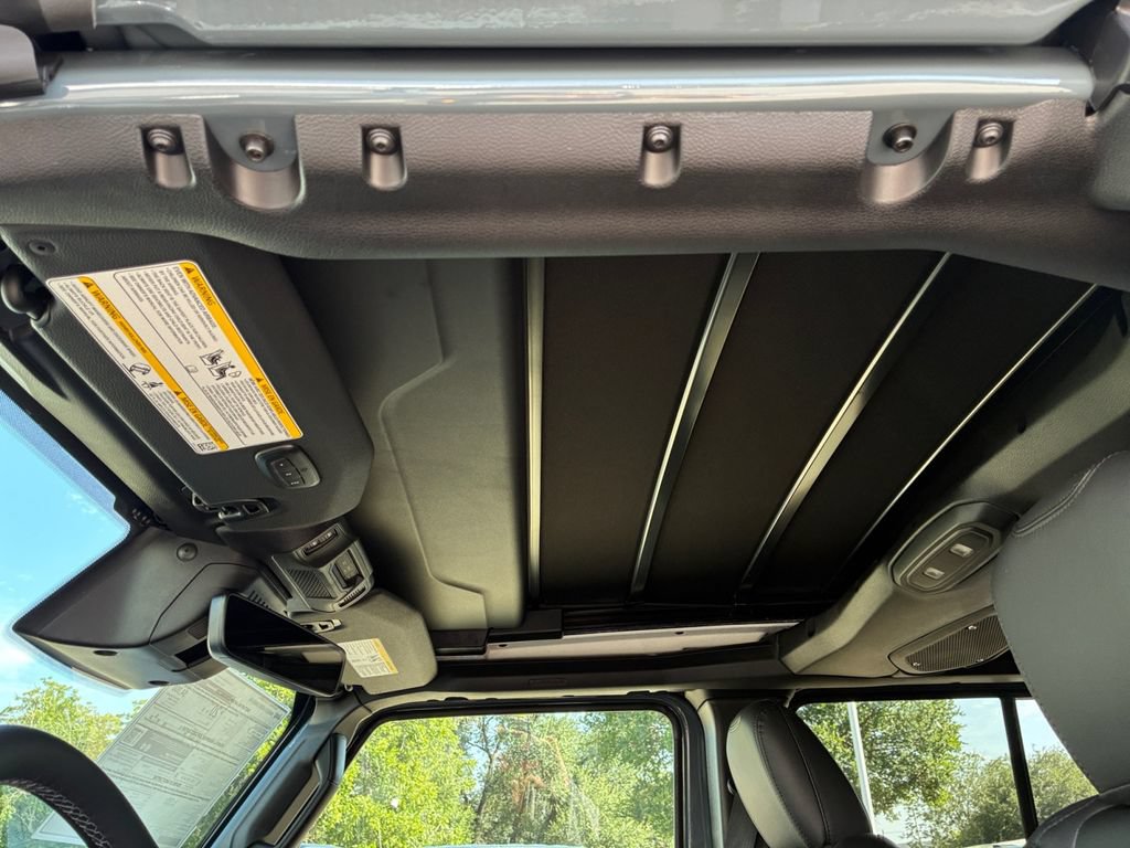 New 2026 Jeep Wrangler Unlimited Sahara AWD/4WD image 7