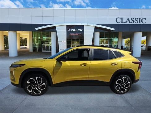 Used 2025 Chevrolet Trax RS w/ Driver Confidence Package image 4