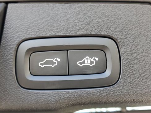 Certified 2024 Volvo XC60 B5 Plus AWD/4WD image 10