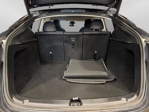 Used 2024 Tesla Model Y Long Range RWD image 44