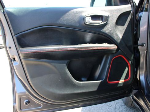 Used 2018 Jeep Compass Trailhawk w/ Safe & Security Group AWD/4WD image 18