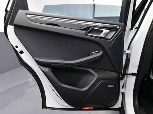 Certified 2025 Porsche Macan AWD/4WD image 13