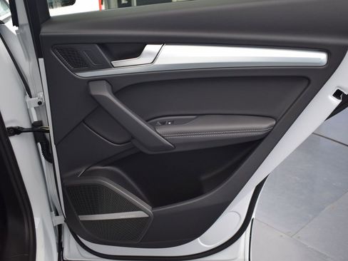 Certified 2025 Audi Q5 2.0T Premium Plus w/ Premium Plus Package image 19