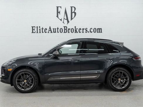 Used 2023 Porsche Macan Turbo image 2