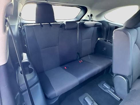 Used 2024 Toyota Highlander LE image 25