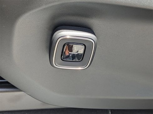 New 2025 Volvo EX90 Plus image 21