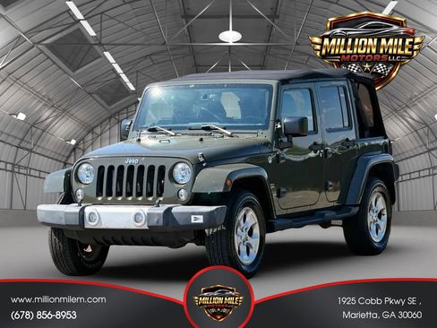Used 2015 Jeep Wrangler Unlimited Sahara w/ Connectivity Group AWD/4WD image 6