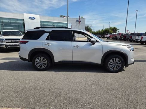 Used 2025 Nissan Pathfinder SV FWD image 14