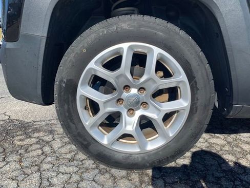 Used 2015 Jeep Renegade Latitude image 30