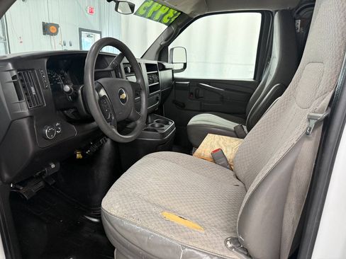 Used 2010 Chevrolet Express 2500 RWD image 8